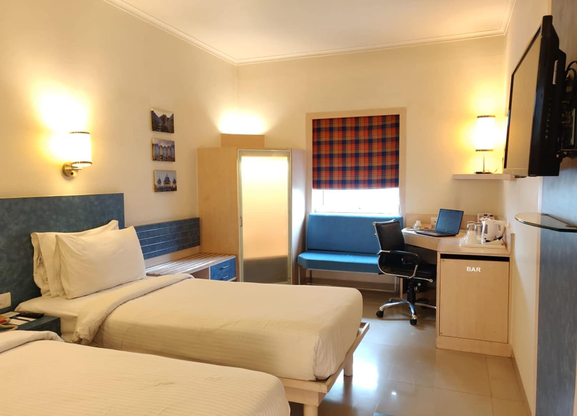 Nirwana Hometel Jaipur- A Sarovar Hotel מראה חיצוני תמונה