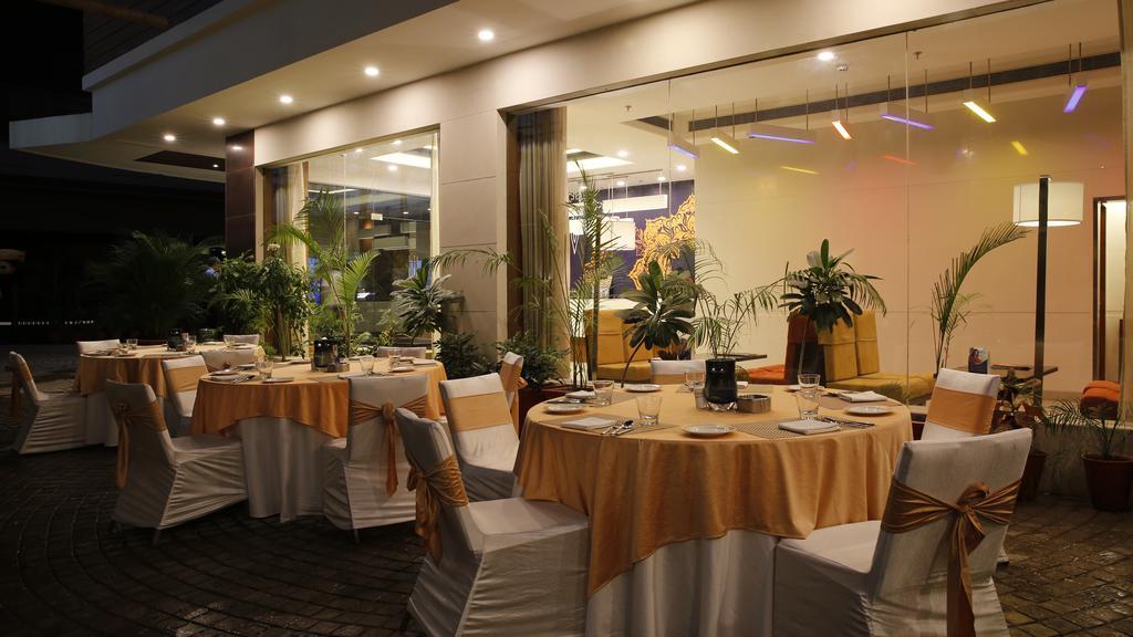 Nirwana Hometel Jaipur- A Sarovar Hotel מראה חיצוני תמונה