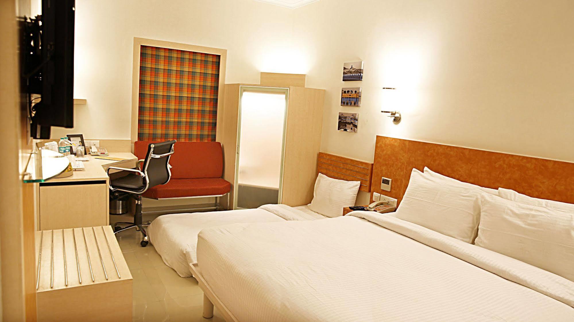 Nirwana Hometel Jaipur- A Sarovar Hotel מראה חיצוני תמונה