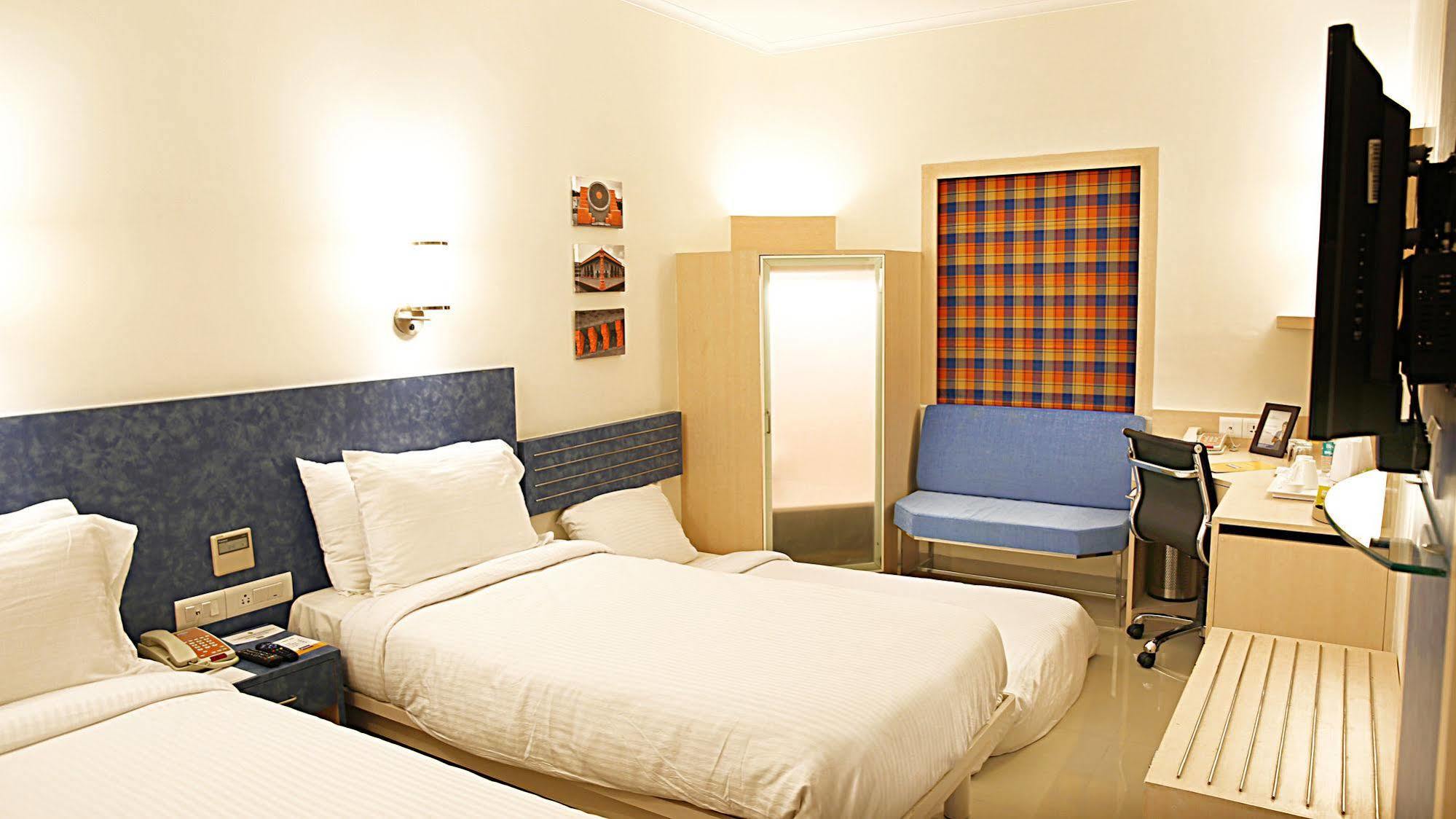 Nirwana Hometel Jaipur- A Sarovar Hotel מראה חיצוני תמונה