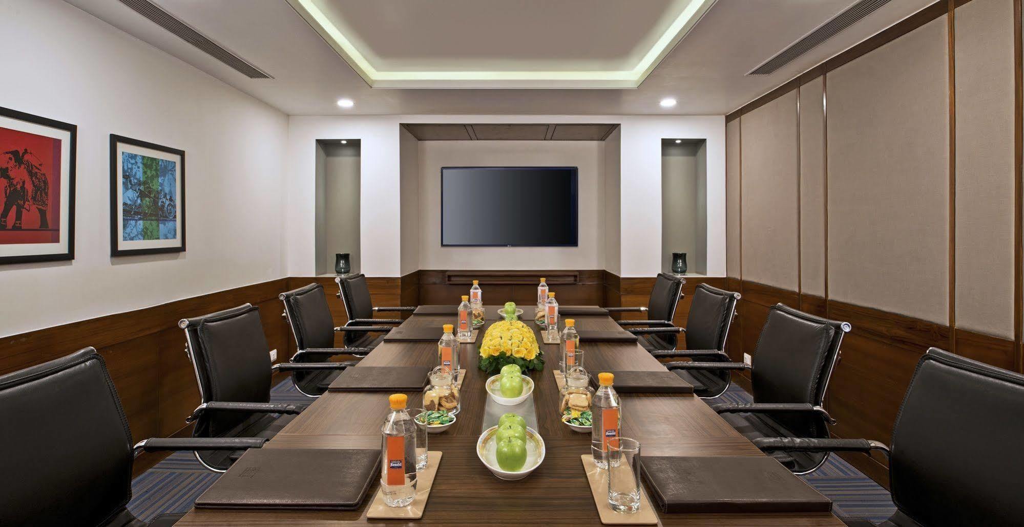 Nirwana Hometel Jaipur- A Sarovar Hotel מראה חיצוני תמונה